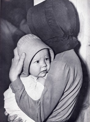 Amish-Madonna-and-Child